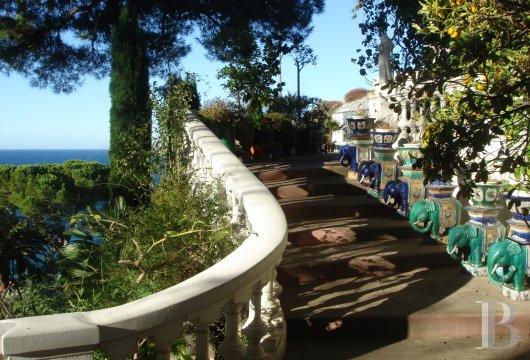 À Marseille, au cœur du Roucas-Blanc, une villa du 19ème siècle et ses spectaculaires jardins et rocailles dominant la corniche - photo  n°4