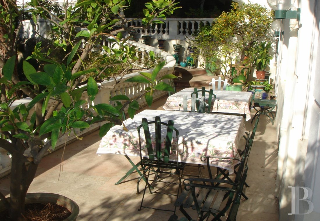 À Marseille, au cœur du Roucas-Blanc, une villa du 19ème siècle et ses spectaculaires jardins et rocailles dominant la corniche - photo  n°7