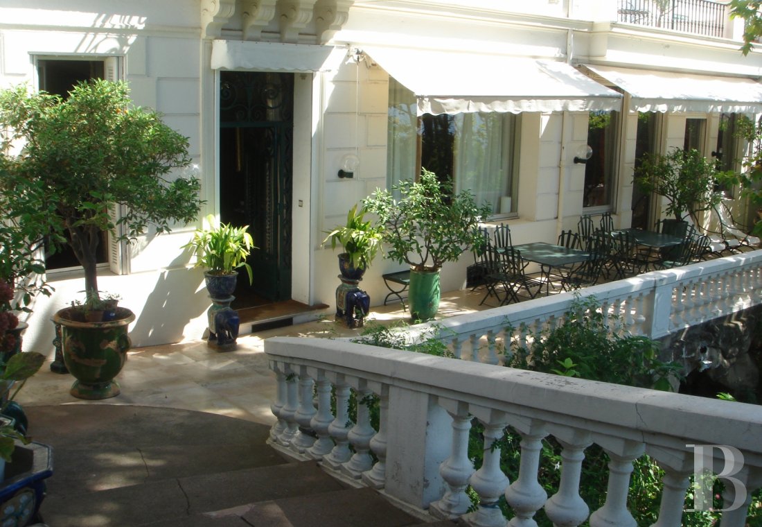 À Marseille, au cœur du Roucas-Blanc, une villa du 19ème siècle et ses spectaculaires jardins et rocailles dominant la corniche - photo  n°6