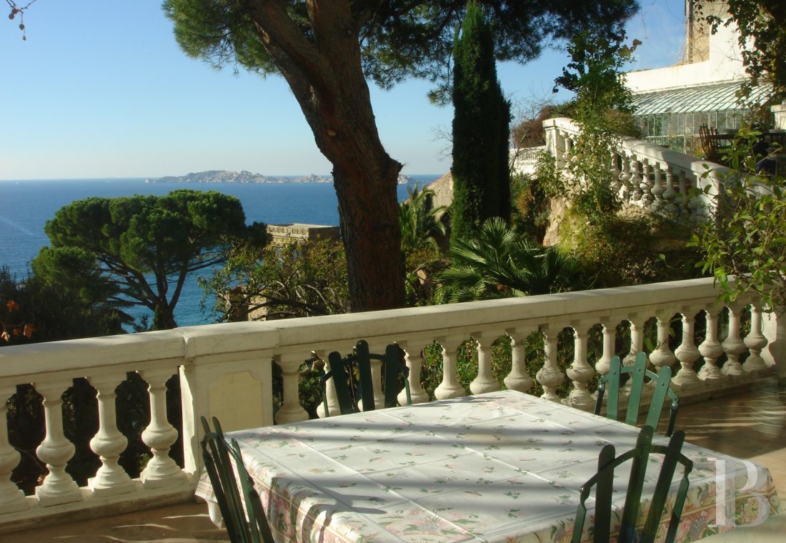 À Marseille, au cœur du Roucas-Blanc, une villa du 19ème siècle et ses spectaculaires jardins et rocailles dominant la corniche - photo  n°10