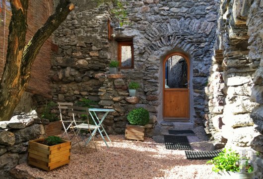 Au sud de Briançon, dans les Hautes-Alpes, un ancien prieuré entouré de crêtes enneigées et baigné de soleil - photo  n°12