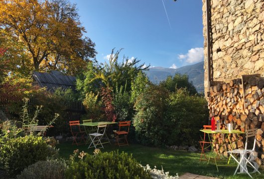 Au sud de Briançon, dans les Hautes-Alpes, un ancien prieuré entouré de crêtes enneigées et baigné de soleil - photo  n°11