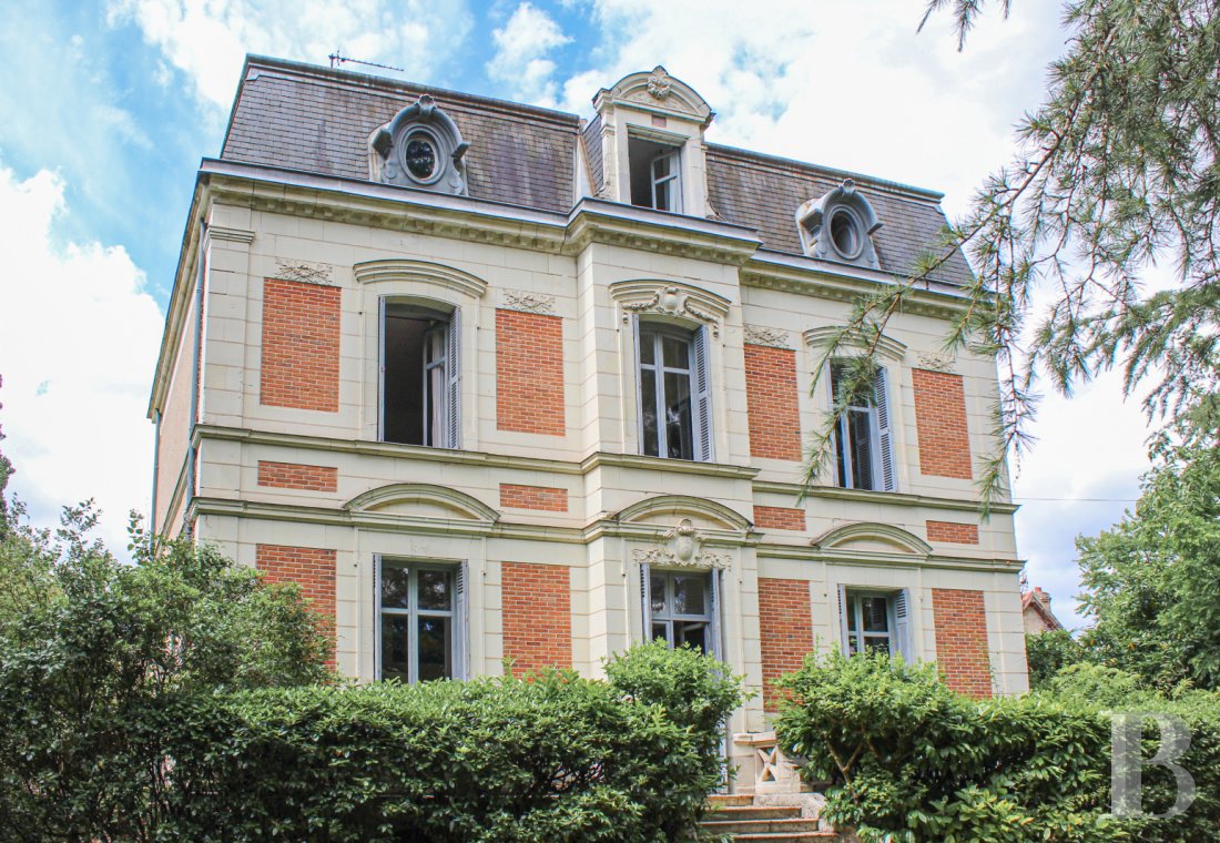 character properties France center val de loire   - 1