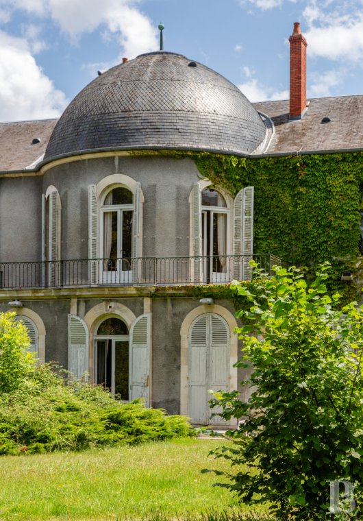 properties in town for sale - burgundy - A former national banking establishment with its grounds ready to be reinvented,  two hours from Paris, in the historical city centre of Nevers