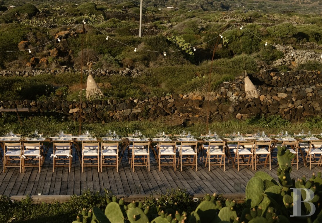Sur l’île de Pantellaria, entre la Sicile et les côtes tunisiennes, un hameau de maisons traditionnelles en pierre de lave - photo  n°44
