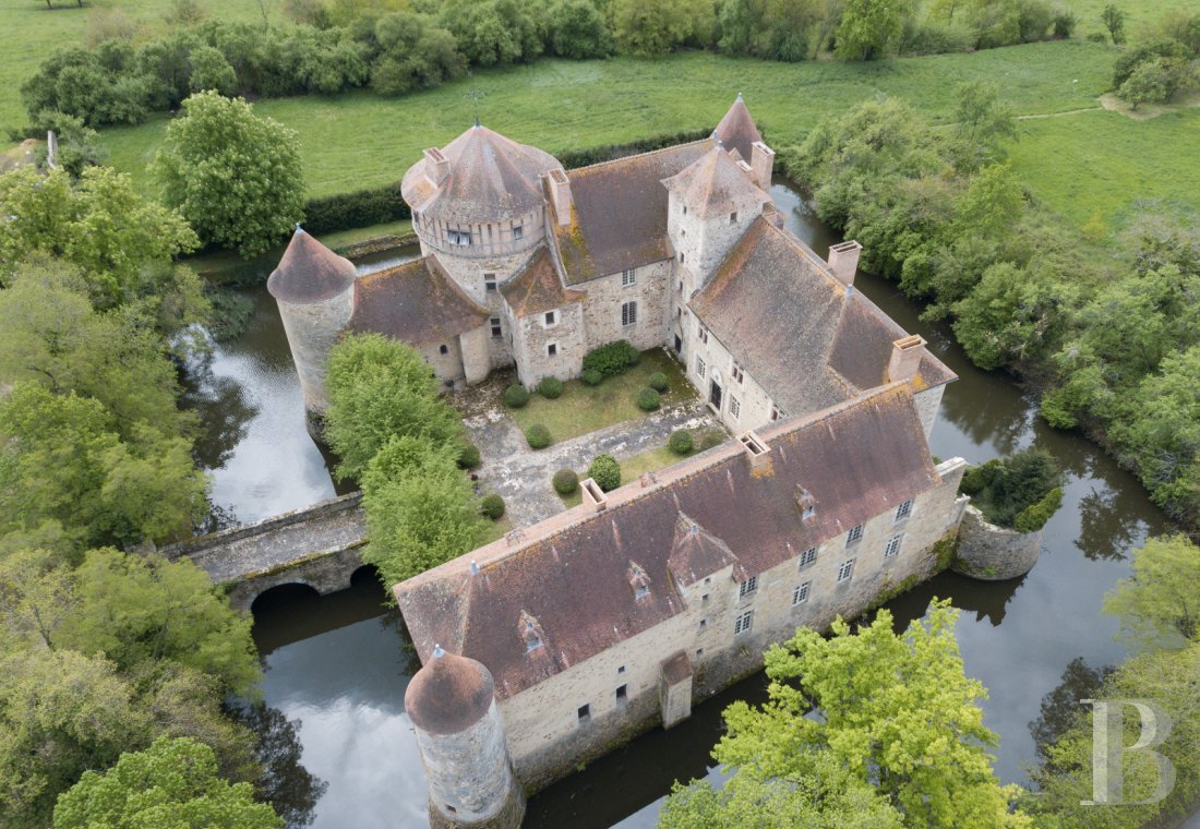 chateaux a vendre auvergne   - 1