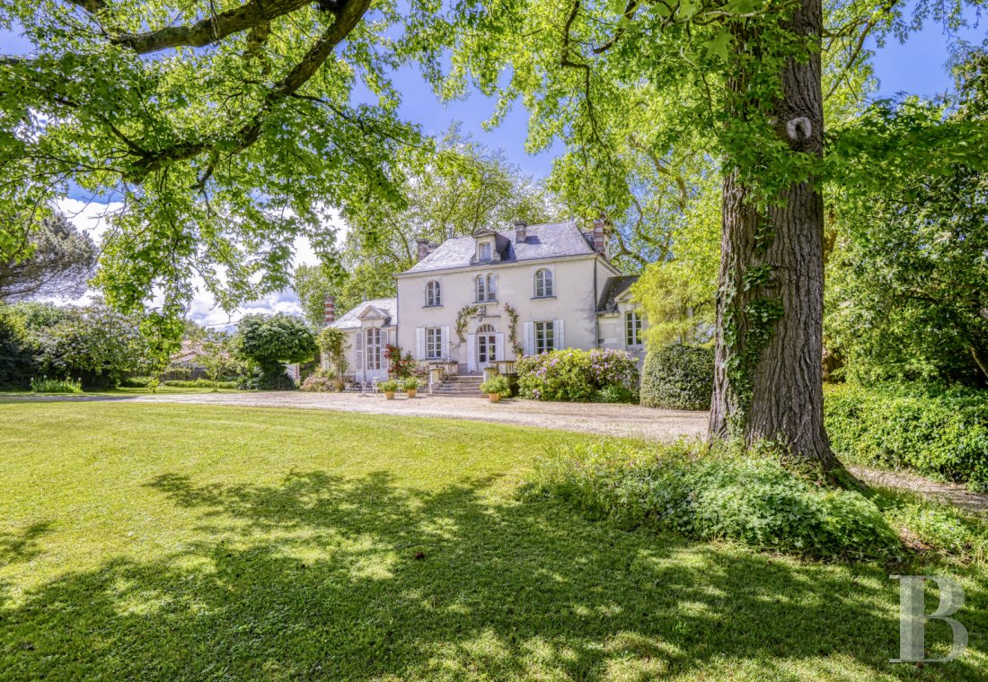 manoirs à vendre - pays-de-loire - Dans la première couronne de Nantes, une maison de maître, son orangerie aménagée et ses dépendances dans un parc à l'anglaise de 2 ha