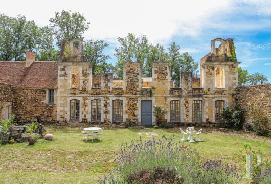 chateaux for sale France burgundy   - 3