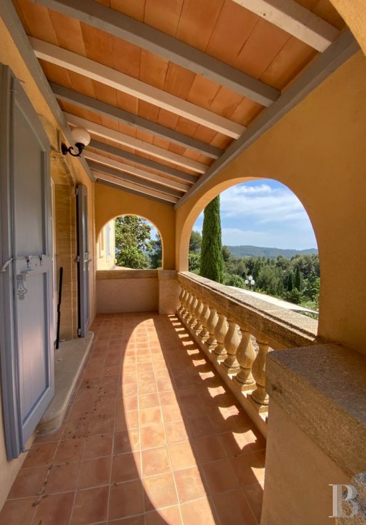 character properties France provence cote dazur   - 6