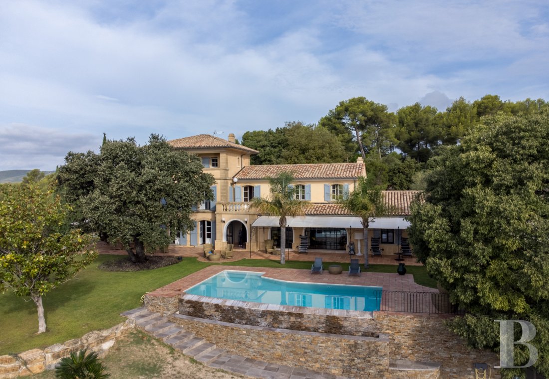 character properties France provence cote dazur   - 1