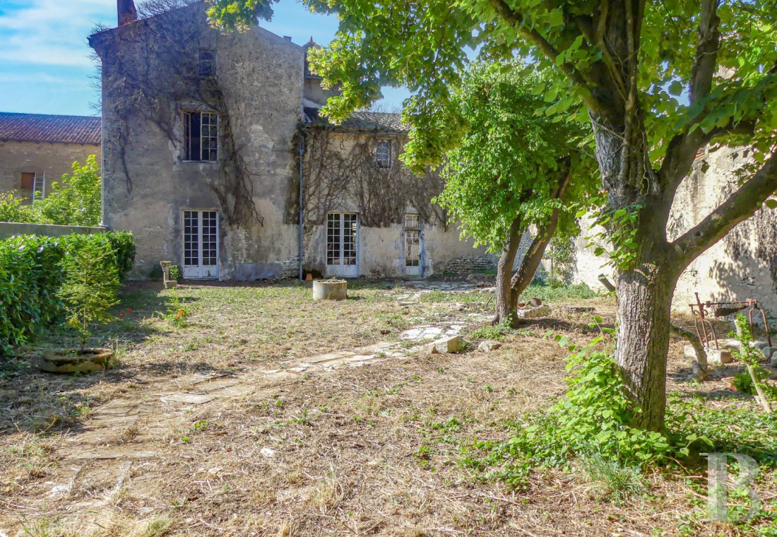 character properties France poitou charentes   - 1