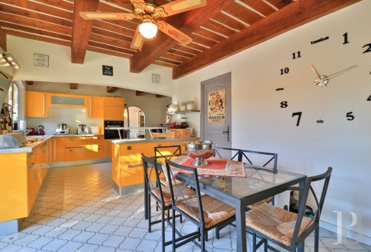 character properties France provence cote dazur   - 7