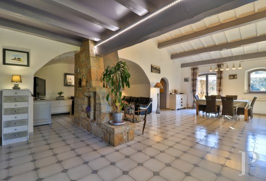 character properties France provence cote dazur   - 5