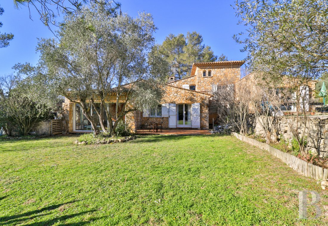 character properties France provence cote dazur   - 2