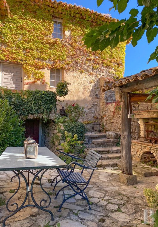 character properties France provence cote dazur   - 3