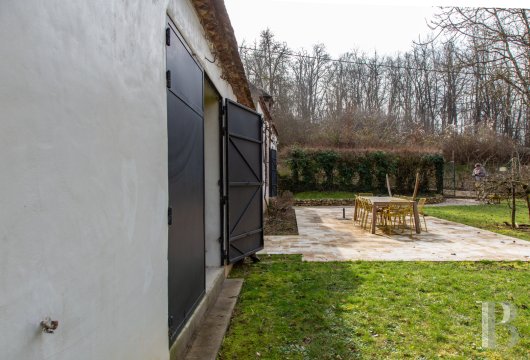character properties France burgundy   - 16
