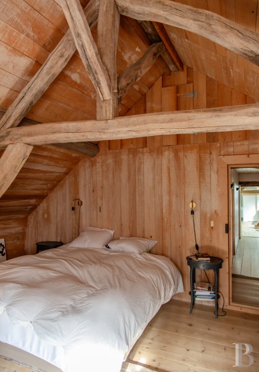 character properties France burgundy   - 13