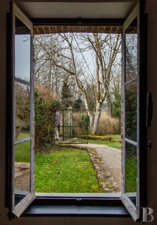 character properties France burgundy   - 15