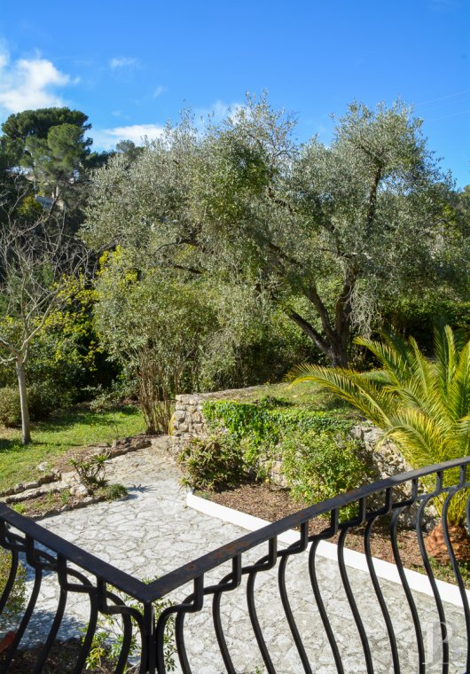 character properties France provence cote dazur   - 13