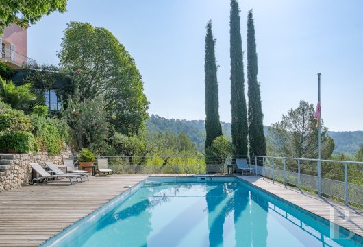 character properties France provence cote dazur   - 14