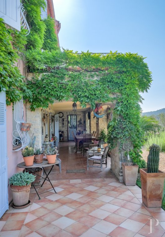 character properties France provence cote dazur   - 3