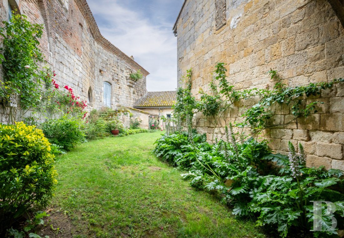 chateaux for sale France midi pyrenees   - 27