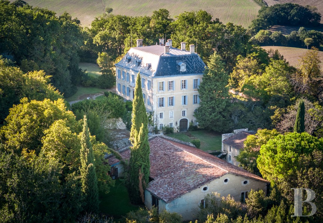 Castles / chateaux for sale - midi-pyrenees - A chateau dating back to 1839 with large outhouses and 7.5 hectares of grounds,  a few minutes from the town of Lectoure in France’s Gers department