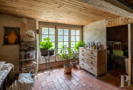 character properties France midi pyrenees   - 8