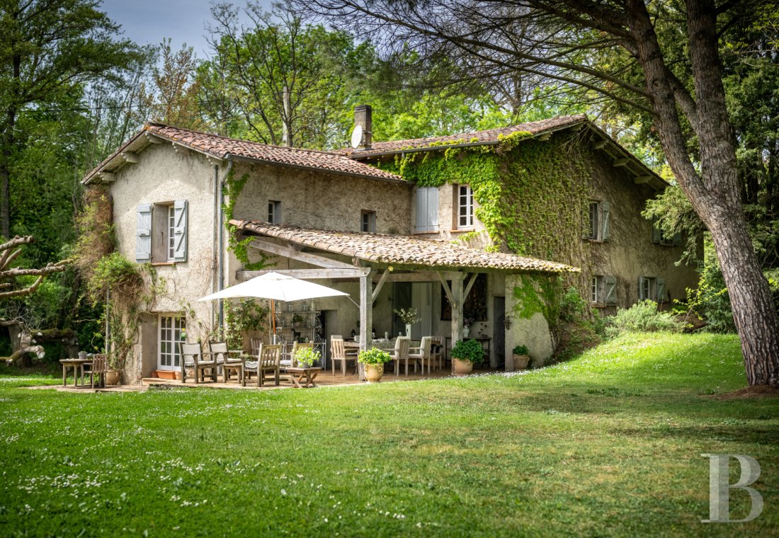 character properties France midi pyrenees   - 1