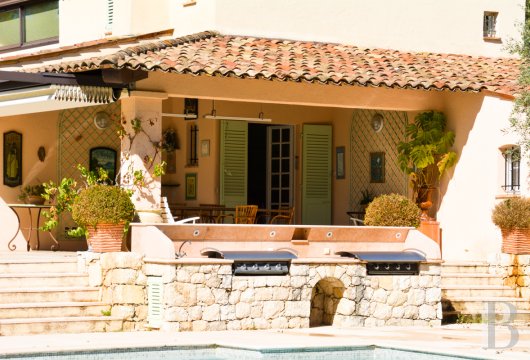 character properties France provence cote dazur   - 12