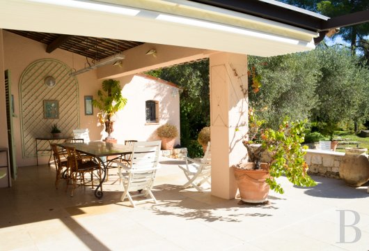 character properties France provence cote dazur   - 5