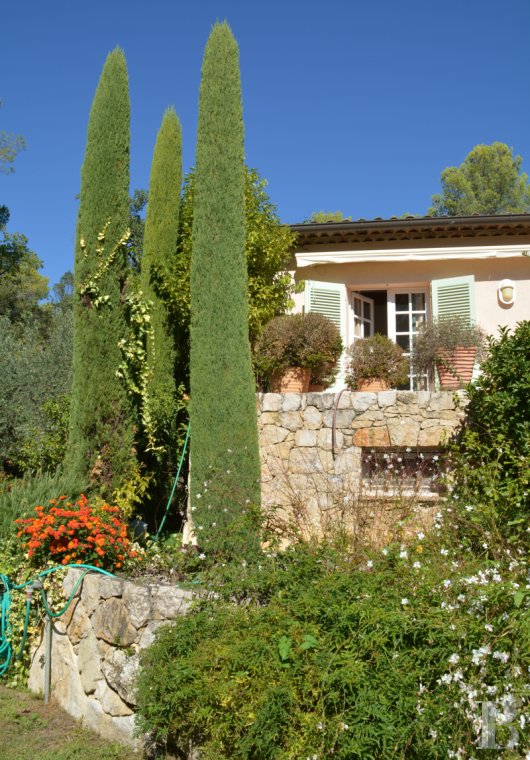 character properties France provence cote dazur   - 2