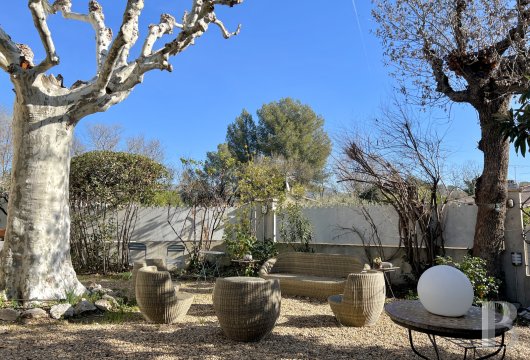 character properties France provence cote dazur   - 10