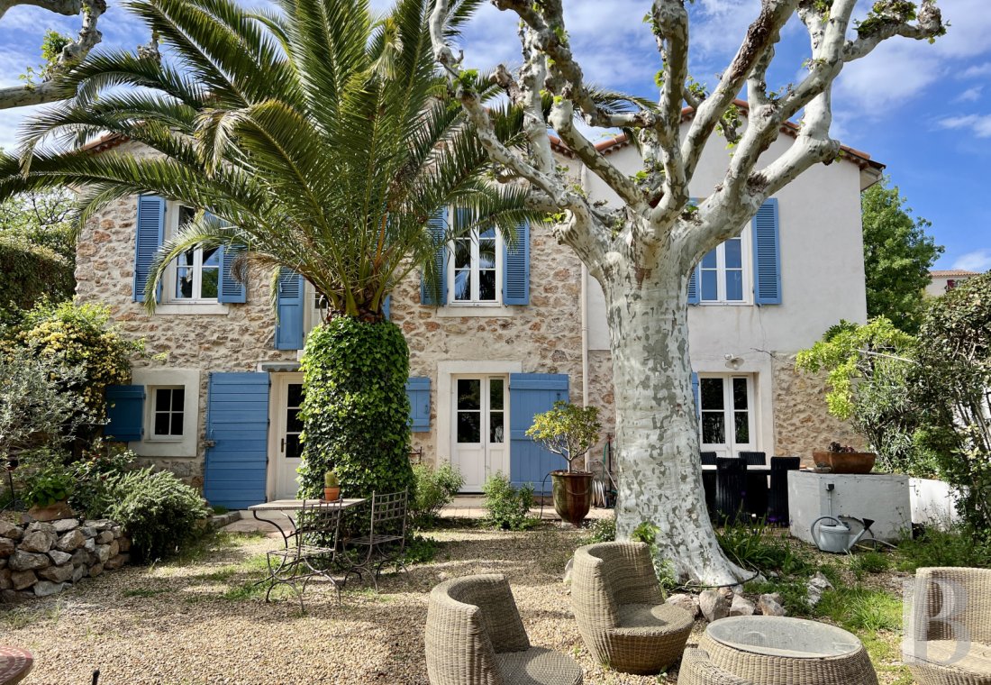 character properties France provence cote dazur   - 1