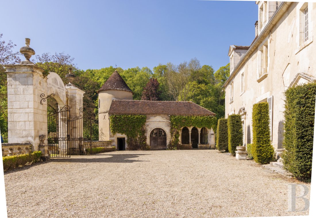 chateaux for sale France burgundy   - 32