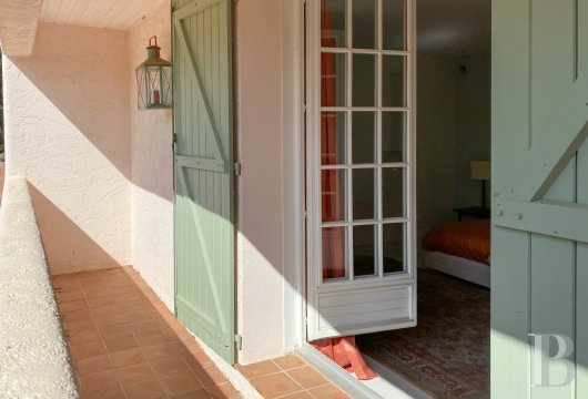 character properties France provence cote dazur   - 7