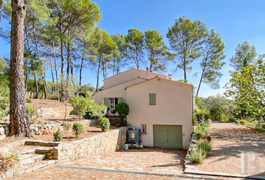 character properties France provence cote dazur   - 4