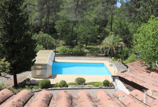 character properties France provence cote dazur   - 8