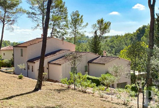 character properties France provence cote dazur   - 5