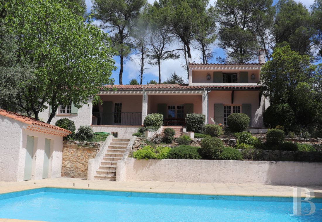 character properties France provence cote dazur   - 1