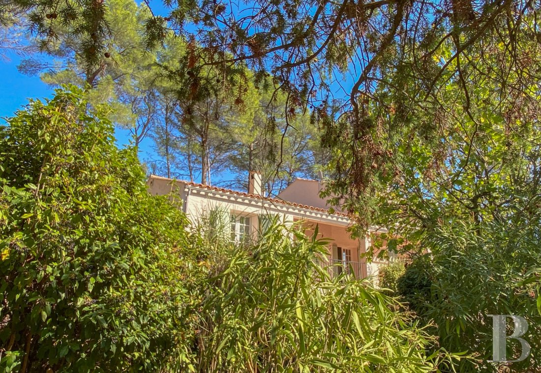 character properties France provence cote dazur   - 2