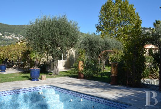 character properties France provence cote dazur   - 17