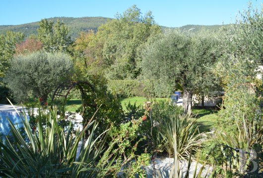 character properties France provence cote dazur   - 20