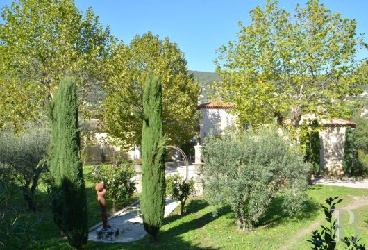 character properties France provence cote dazur   - 4