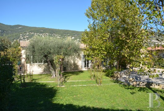 character properties France provence cote dazur   - 2