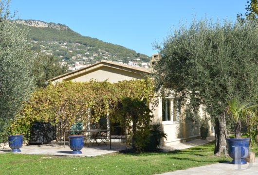 character properties France provence cote dazur   - 7