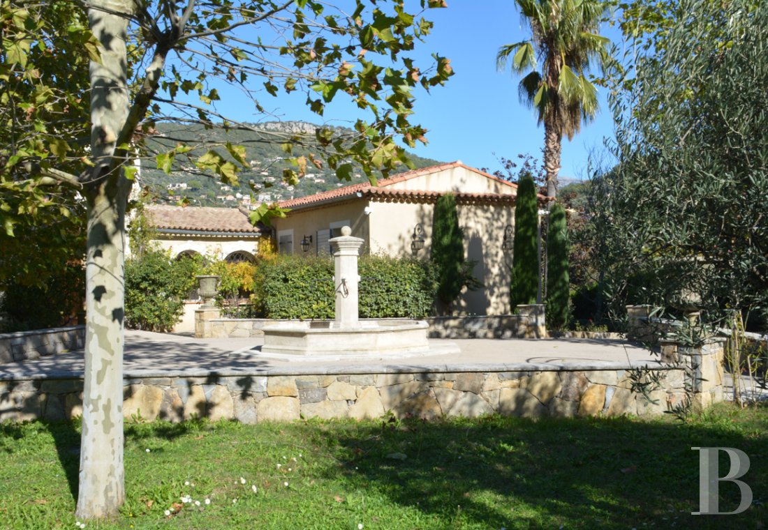 character properties France provence cote dazur   - 1