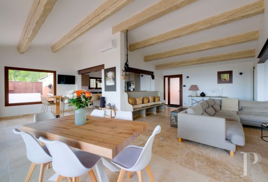 character properties France provence cote dazur   - 8