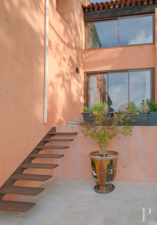 character properties France provence cote dazur   - 9