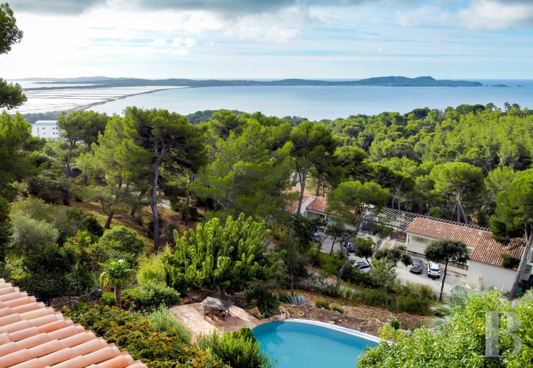 character properties France provence cote dazur   - 16